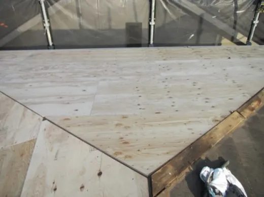 屋根葺き替え工事 - 野地板設置