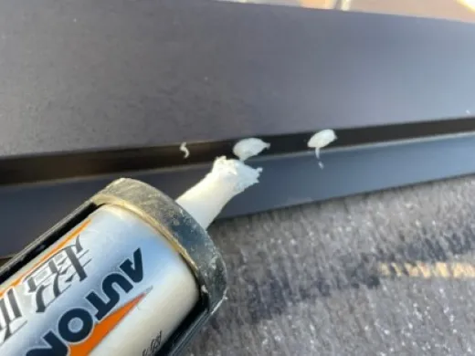 屋根塗装 -釘抜け防止シーリング
