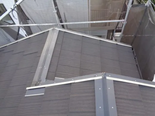 屋根カバー工法 - 新規屋根材設置