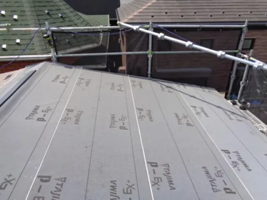 屋根葺き替え工事  - 防水紙設置