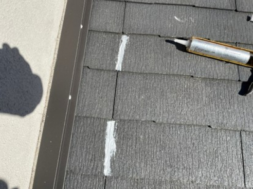 屋根塗装 - クラック補修／釘抜け防止シーリング