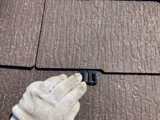 屋根塗装 - タスペーサー挿入