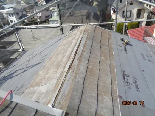 屋根カバー工事 - 防水紙設置