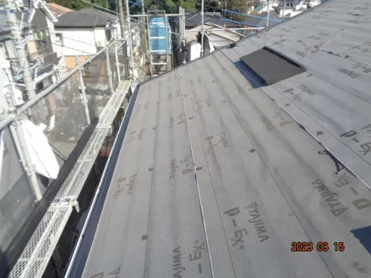 屋根カバー工事 - 防水紙設置完了