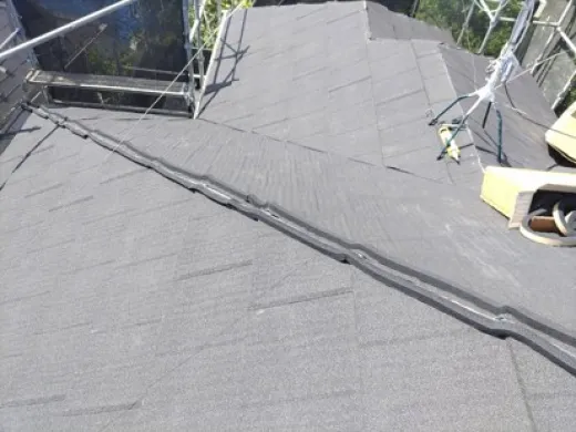 屋根カバー工事 - 新規屋根材・棟板金下地設置