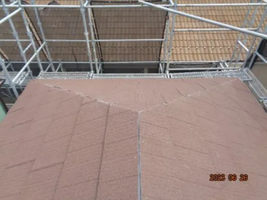 屋根カバー工事 - 新規屋根材設置