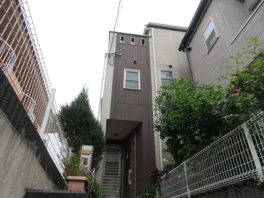 横浜市鶴見区　N様邸　天窓塞ぎ・屋根・外壁塗装工事