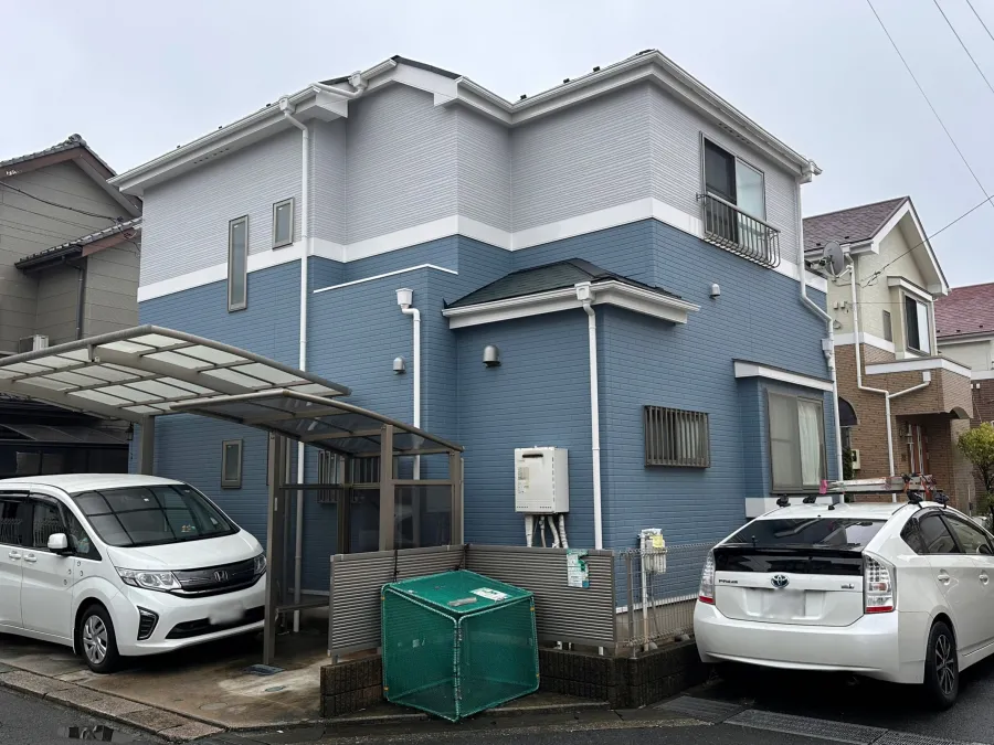 川崎市多摩区　I様邸　屋根・外壁塗装工事：グレイッシュブルーのツートーンカラーが美しい外観へ