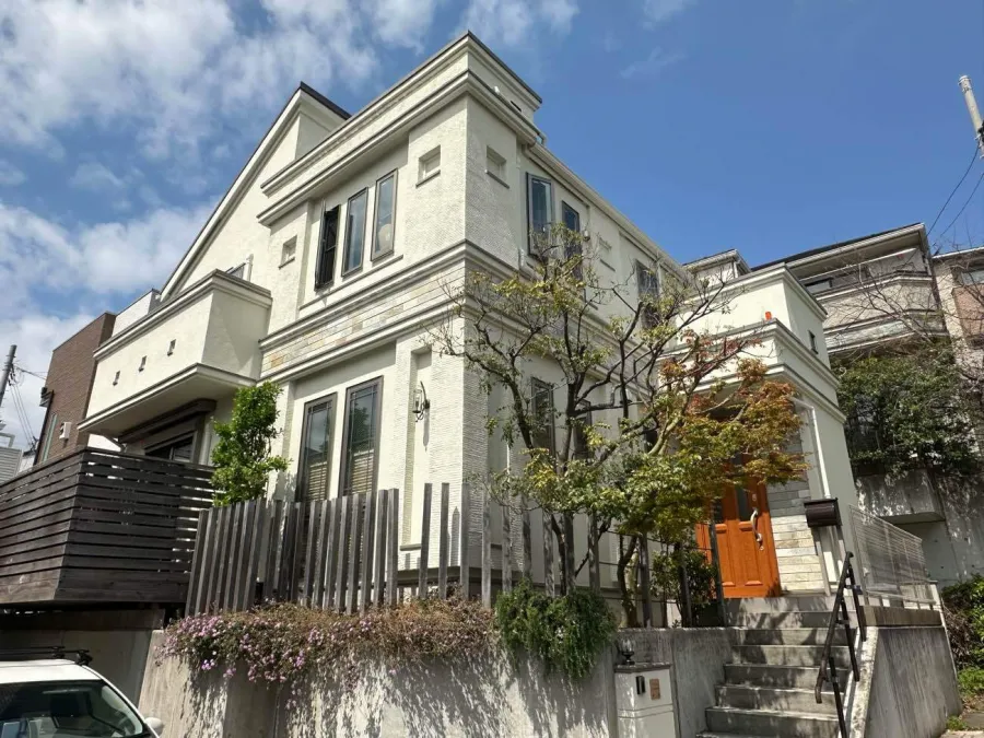 横浜市神奈川区　W様邸　屋根・外壁塗装工事：従来の美しい白い外観へ