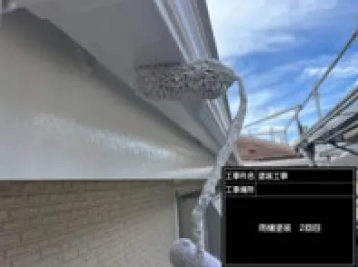 雨樋塗装 - 上塗り2回目