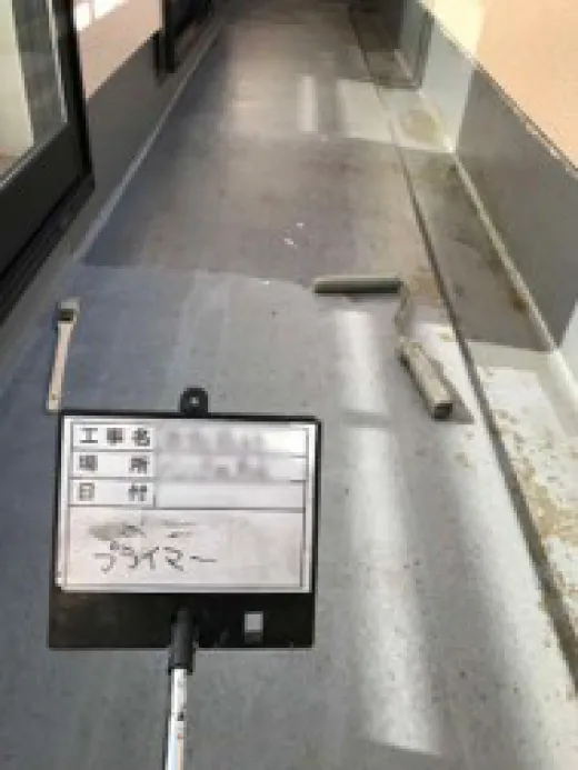 FRP防水ガラスマット増し貼り - プライマー塗布