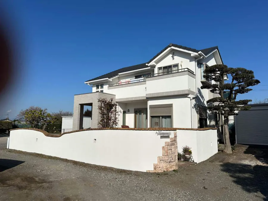 横浜市戸塚区　K様邸　屋根・外壁塗装工事：  美しい外壁のデザインををそのままにリフォーム