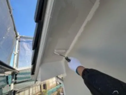 軒天塗装 - 上塗り1回目