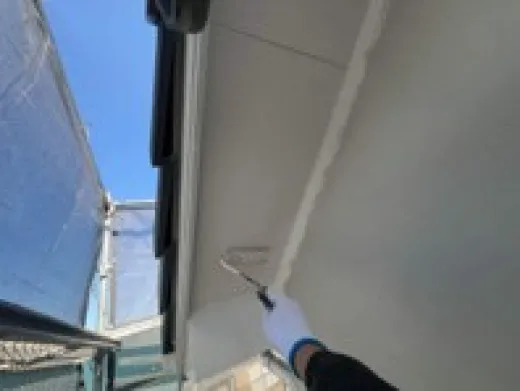 軒天塗装 - 上塗り2回目